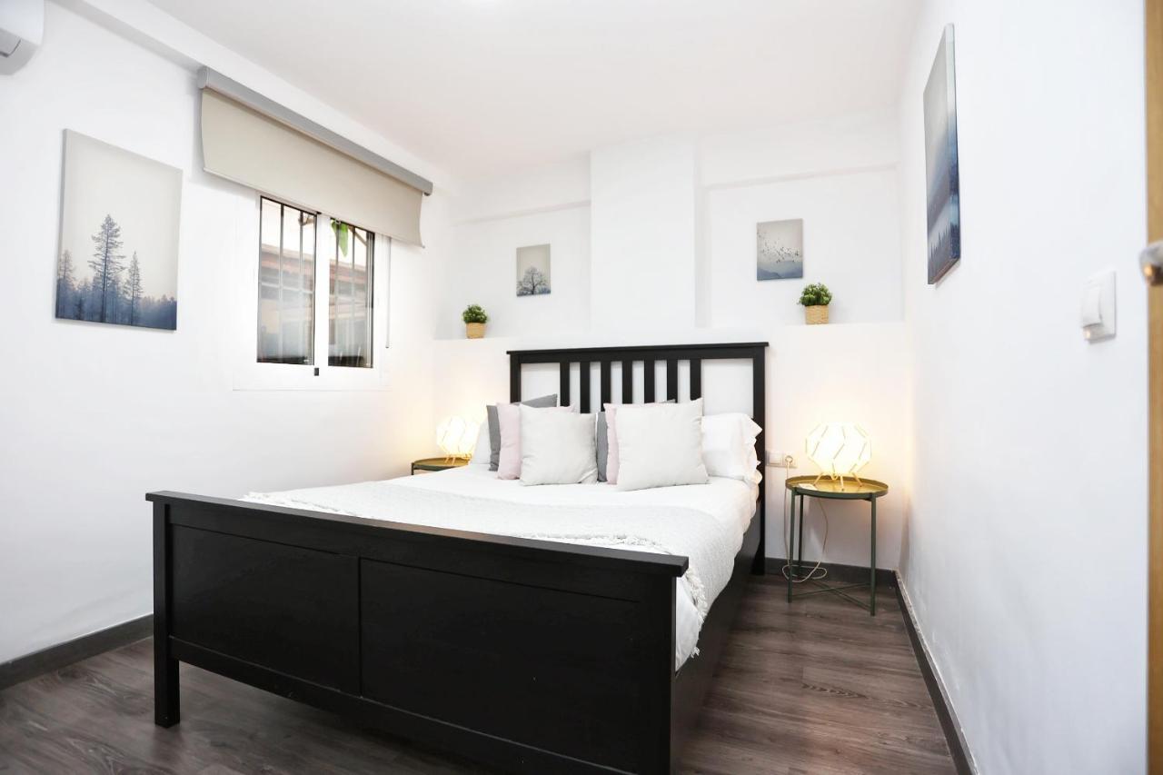 Holidays2Malaga Goya - Zona Huelin & 500 Mts De La Playa Appartamento Esterno foto