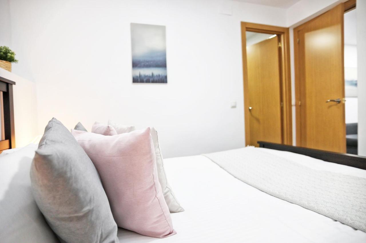 Holidays2Malaga Goya - Zona Huelin & 500 Mts De La Playa Appartamento Esterno foto