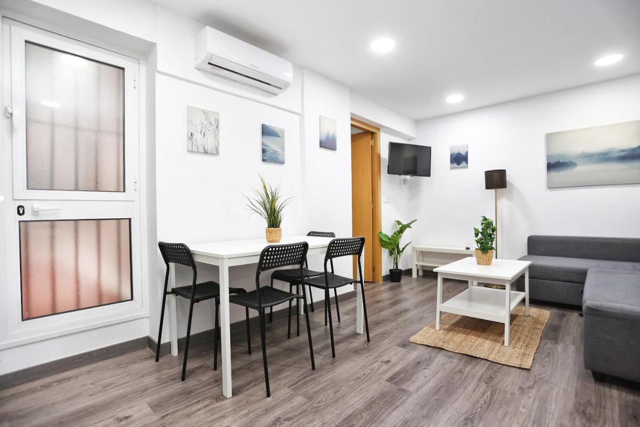 Holidays2Malaga Goya - Zona Huelin & 500 Mts De La Playa Appartamento Esterno foto