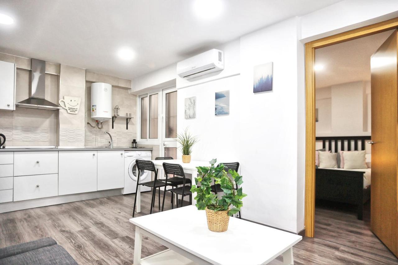 Holidays2Malaga Goya - Zona Huelin & 500 Mts De La Playa Appartamento Esterno foto
