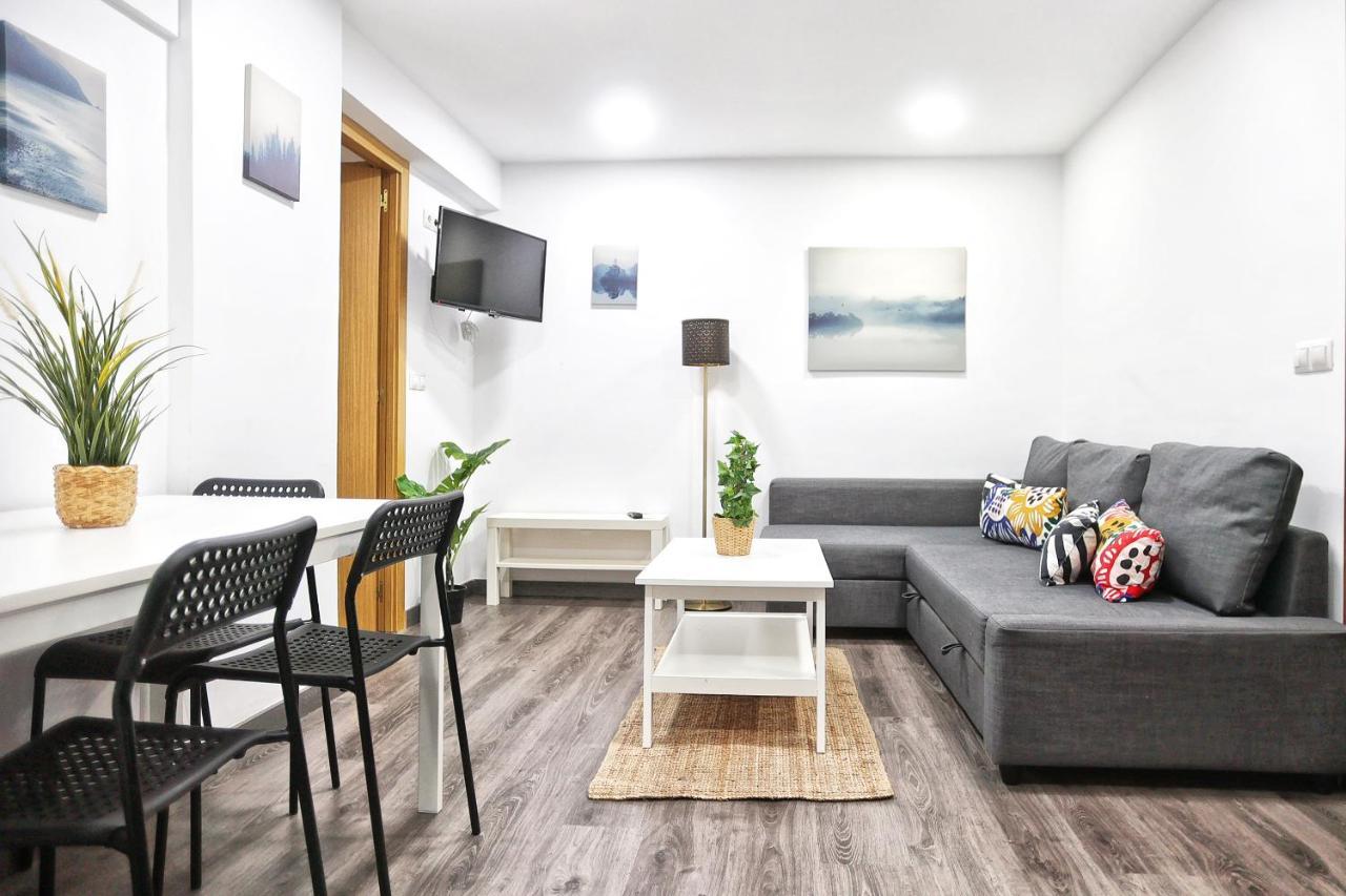 Holidays2Malaga Goya - Zona Huelin & 500 Mts De La Playa Appartamento Esterno foto