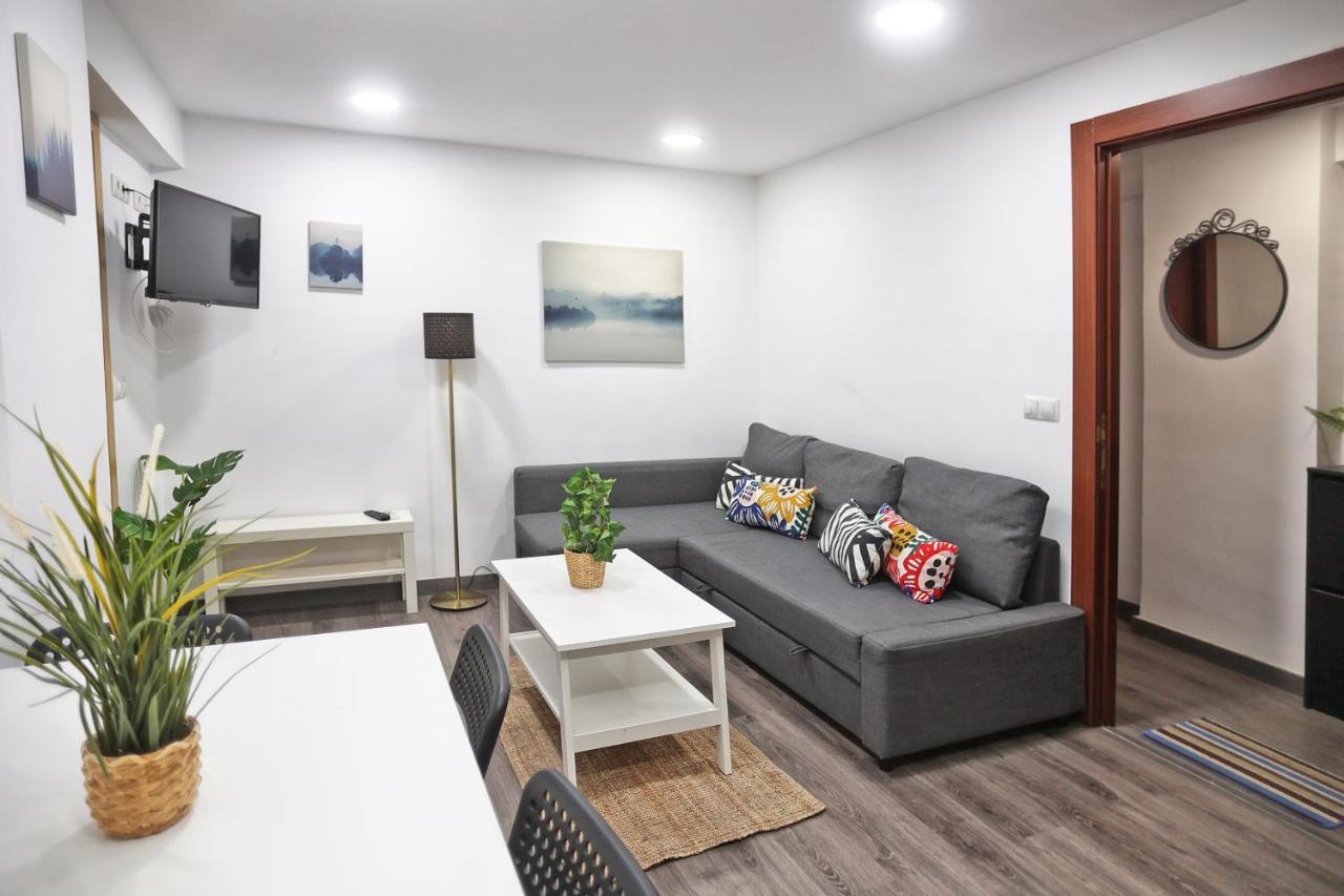 Holidays2Malaga Goya - Zona Huelin & 500 Mts De La Playa Appartamento Esterno foto