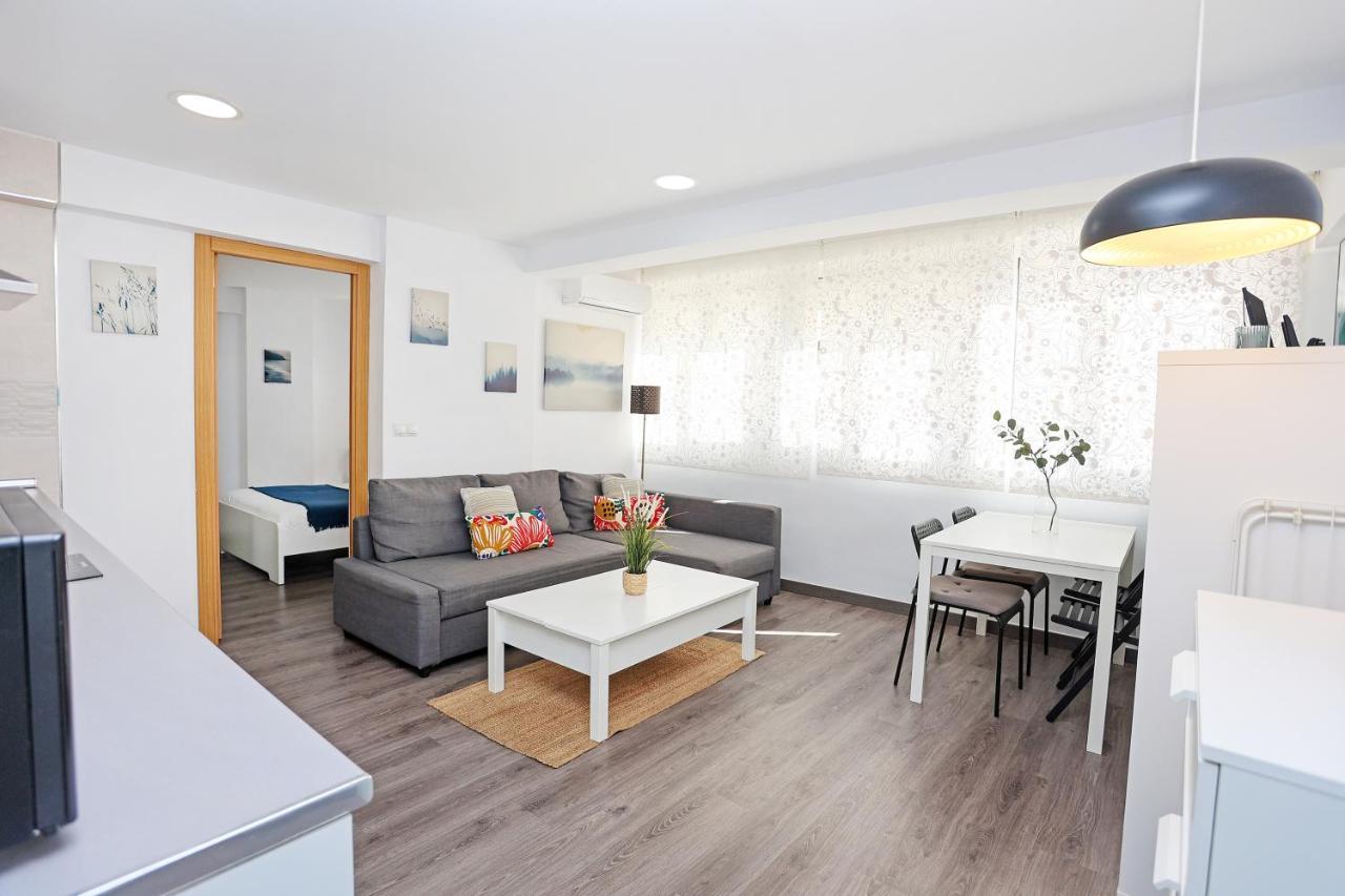 Holidays2Malaga Goya - Zona Huelin & 500 Mts De La Playa Appartamento Esterno foto
