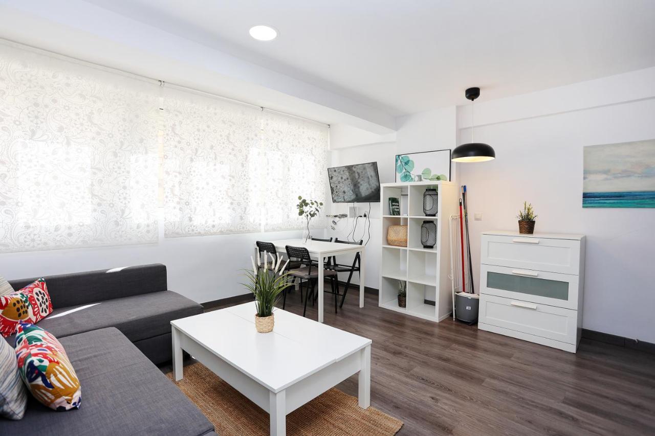 Holidays2Malaga Goya - Zona Huelin & 500 Mts De La Playa Appartamento Esterno foto